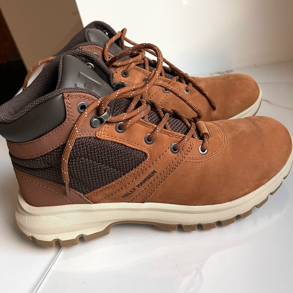 Helly Hansen Brown and Dark Brown Ankle Booties